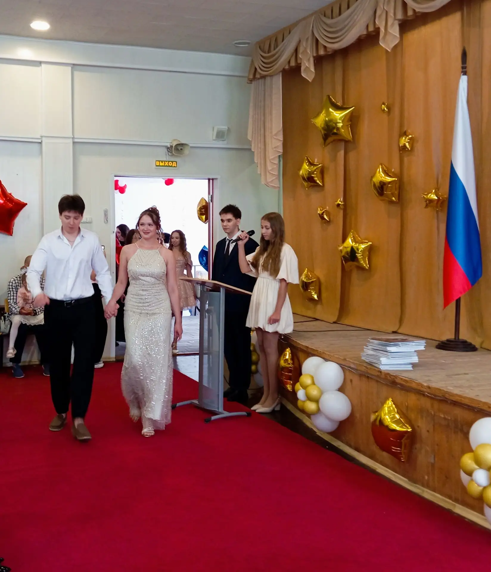 Торжественное вручение аттестатов! 🎉

Сегодня, 27 июня 2026 года для выпускников 11-х классов в акт