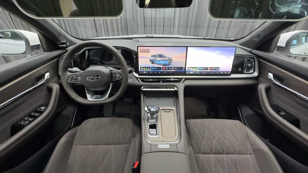 НОВЫЙ Geely Monjaro 🔥  МАКСИМАЛЬНАЯ комплектация   — 2025 год; — Двигатель 2.0, 238 л.с.; — Автомат;