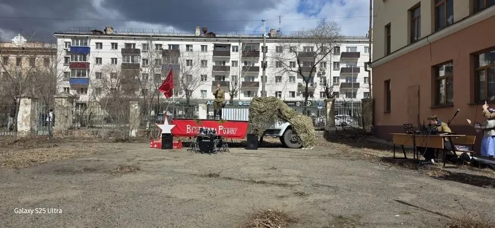 🕊️Ученики нашей школы вместе с педагогами посетили концерт 🎼«Фронтовой бригадный грузовик»от студент