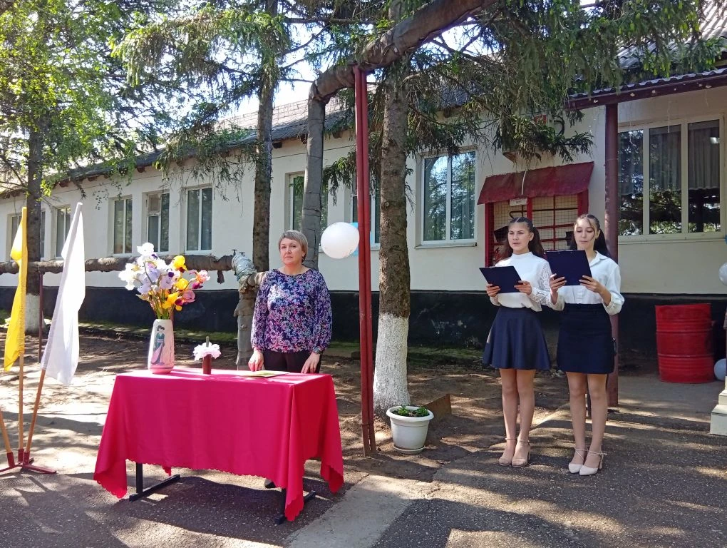 В школе прошла линейка, посвященная празднику «Последний звонок – 2026»