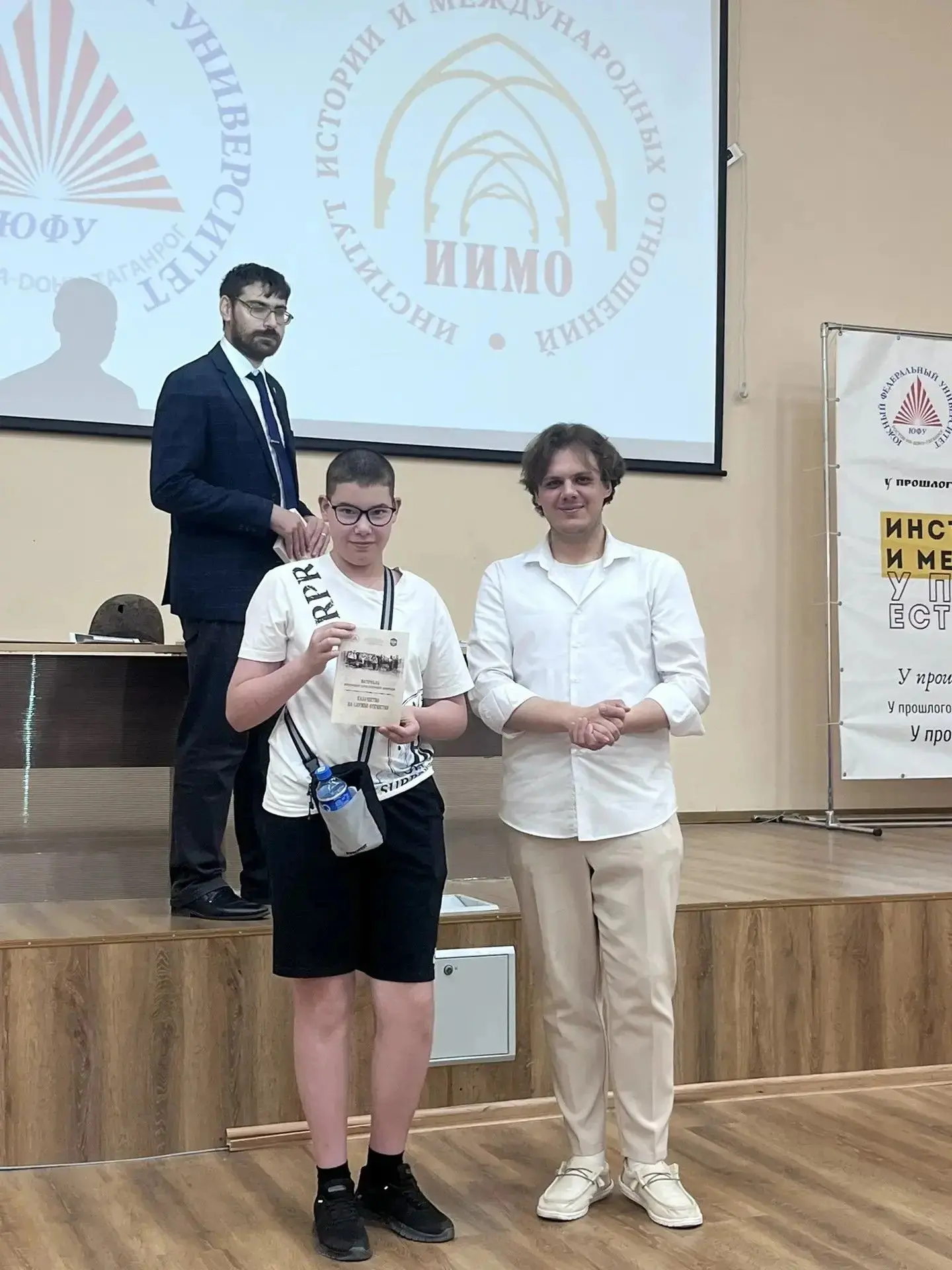 Преподаватели и сотрудники ИИМО ЮФУ провели экскурсию по историко-патриотическому музею...