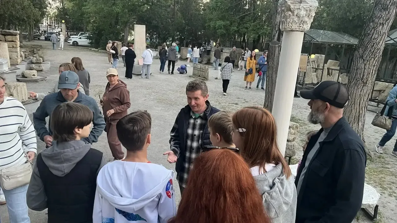 Учащиеся 6 «В» класса посетили Всероссийскую акцию «Ночь музеев» в Анапском археологическом музее «Г