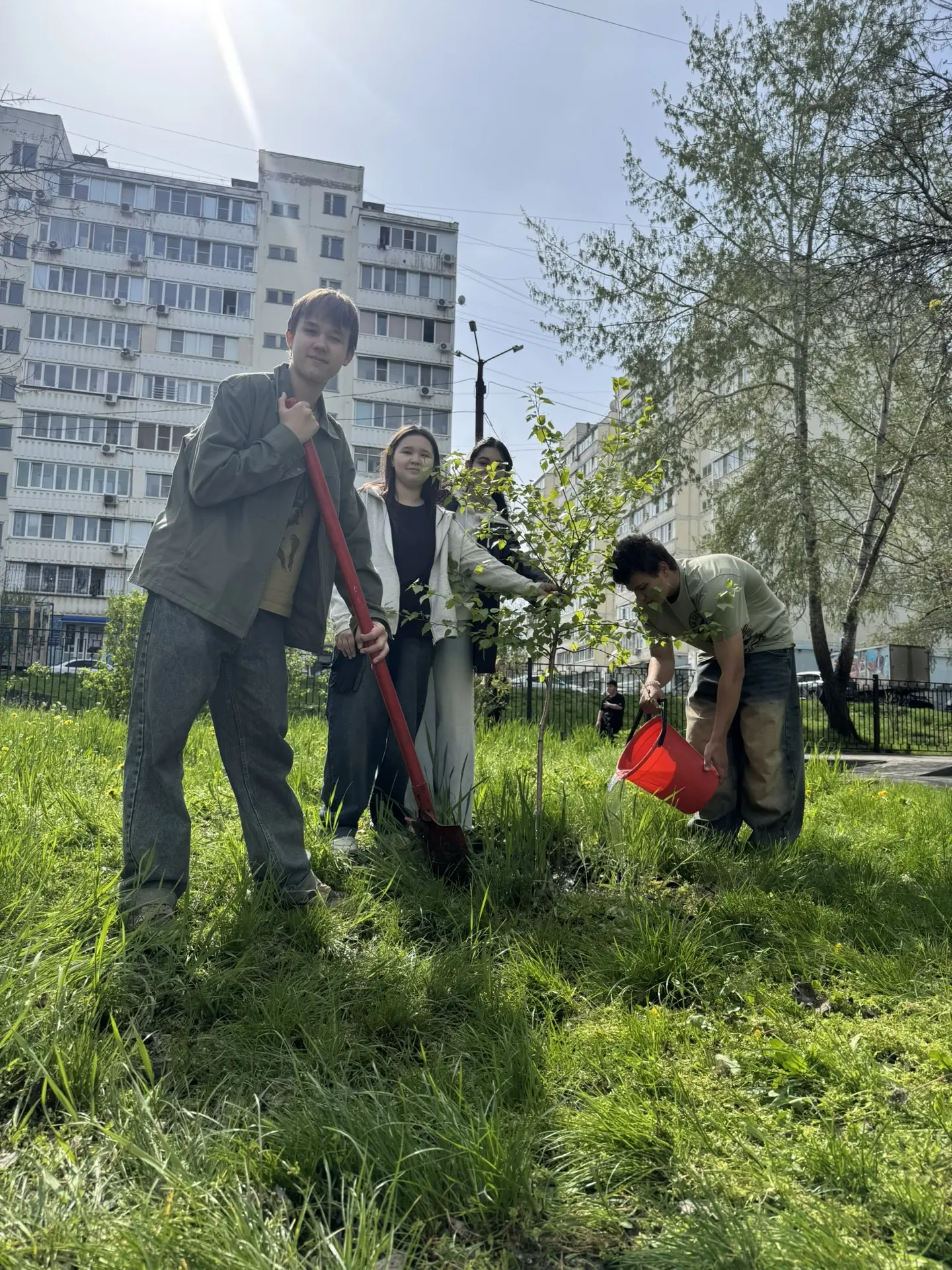 🌿ГОРОДСКОЙ СУББОТНИК🌿  Сегодня в нашей школе прошел первый весенний городской субботник☀️  🌺Весна — 