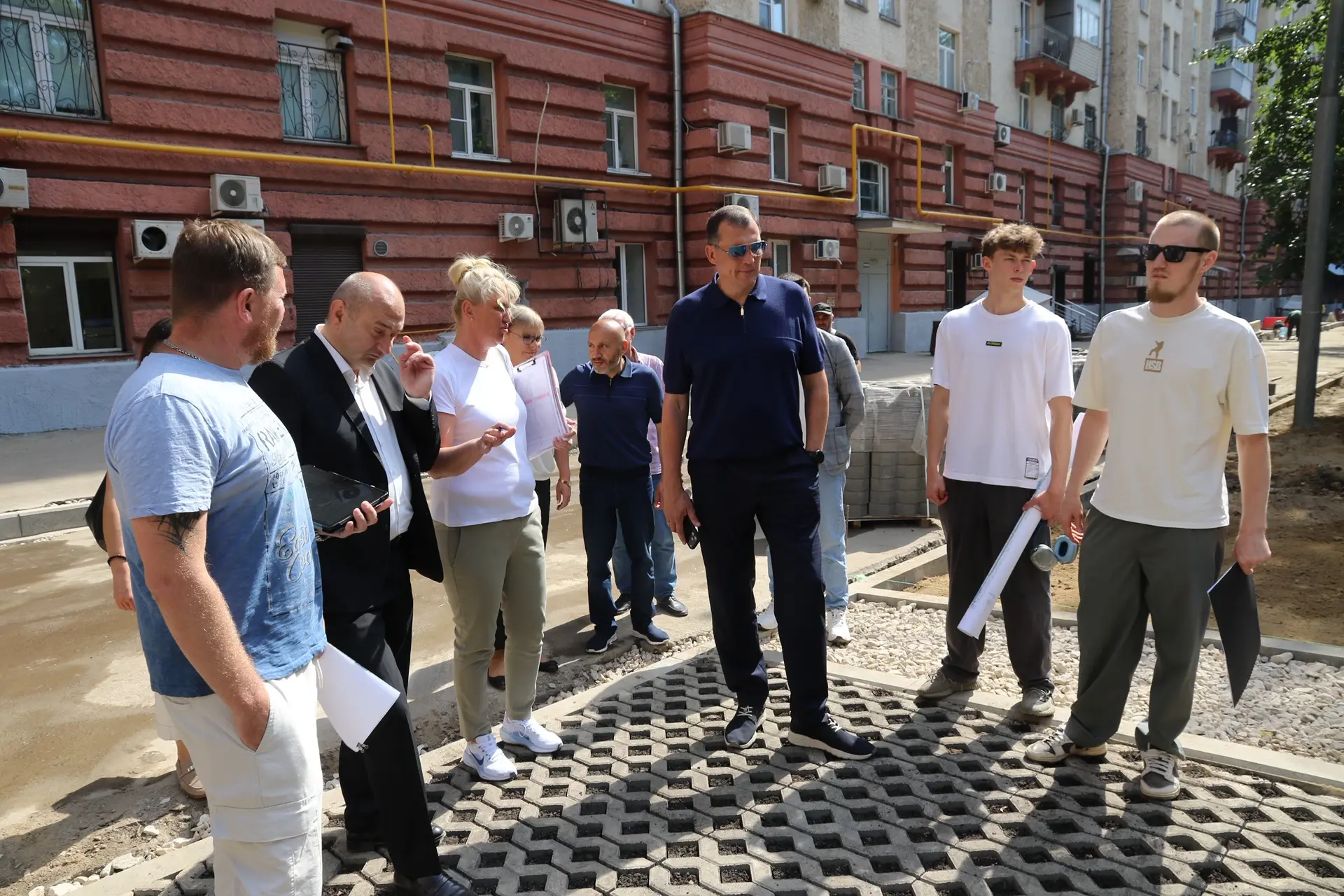 Ход благоустройства в #ЦАО: сегодня префект посетил Хамовники