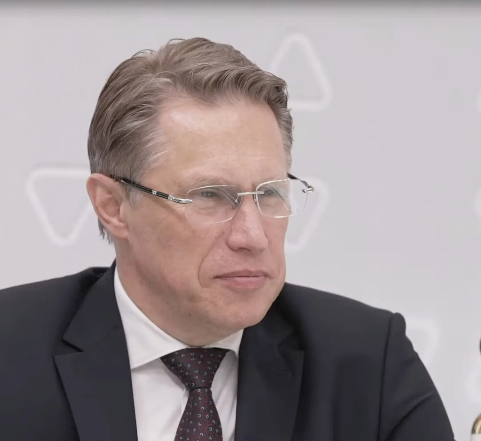 ⚡️ Мурашко призвал уважительно относиться к пациентам, которые врываются к врачу без очереди, чтобы 