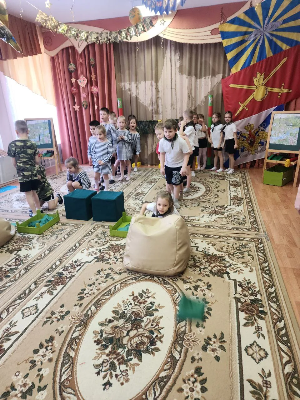 Воспитанники группы N4 дошкольного отделения Видновской СОШ N1 ( ул.Медицинская д.1) были приглашены