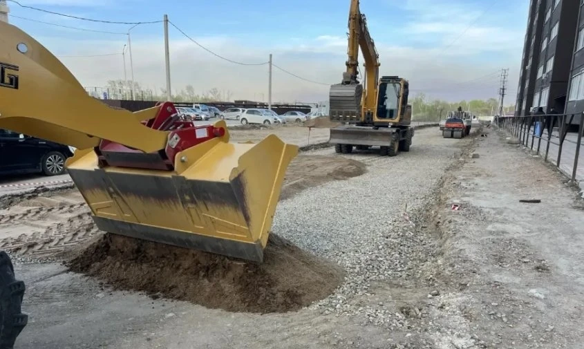 🚜 В Благовещенске создают временный проезд к микрорайону Европейский  В Благовещенске идут работы по