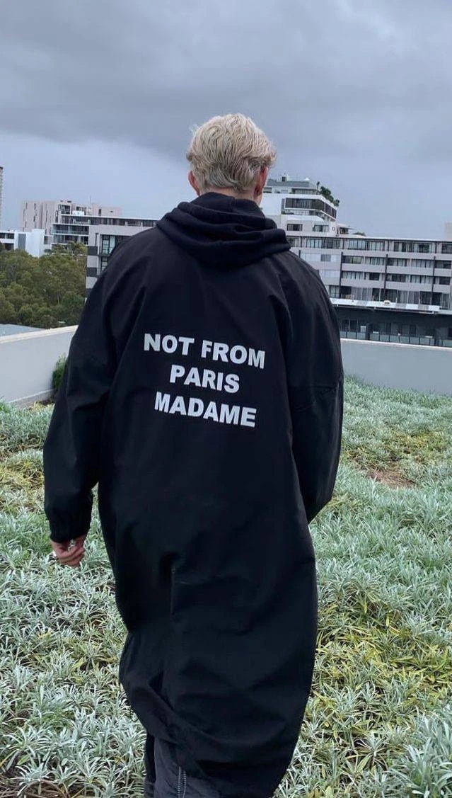 Пару лет назад у меня был очень стильный длинный дождевик Proenza Schouler, и я его зач...