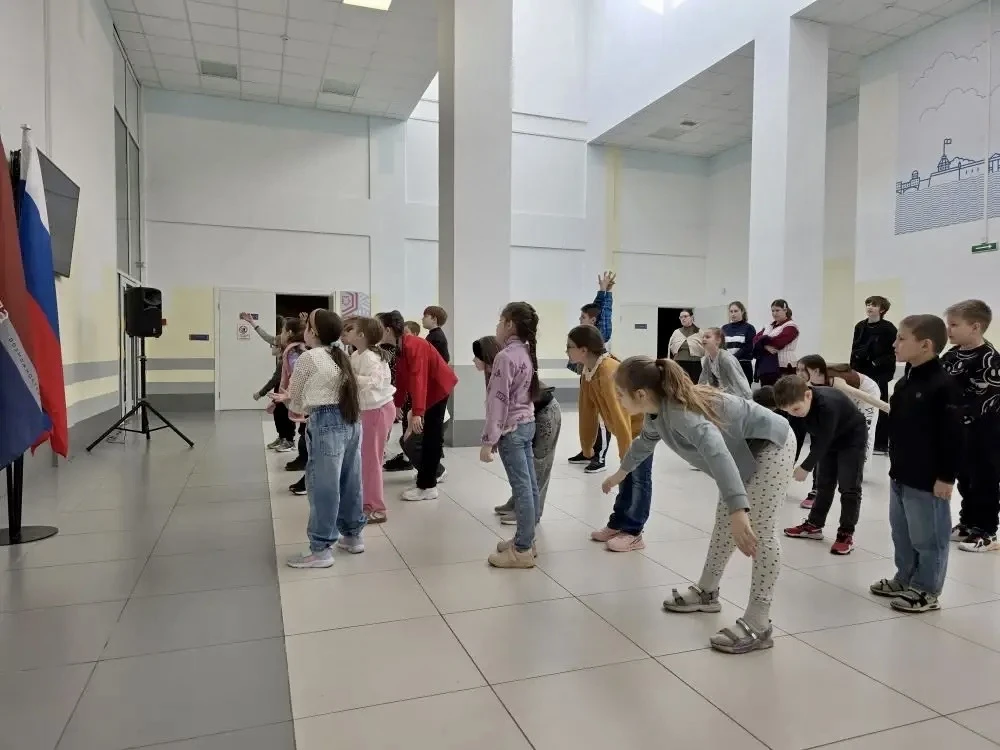 На базе школы на Глеба Успенского стартовала смена городского оздоровительного лагеря «Единство наук