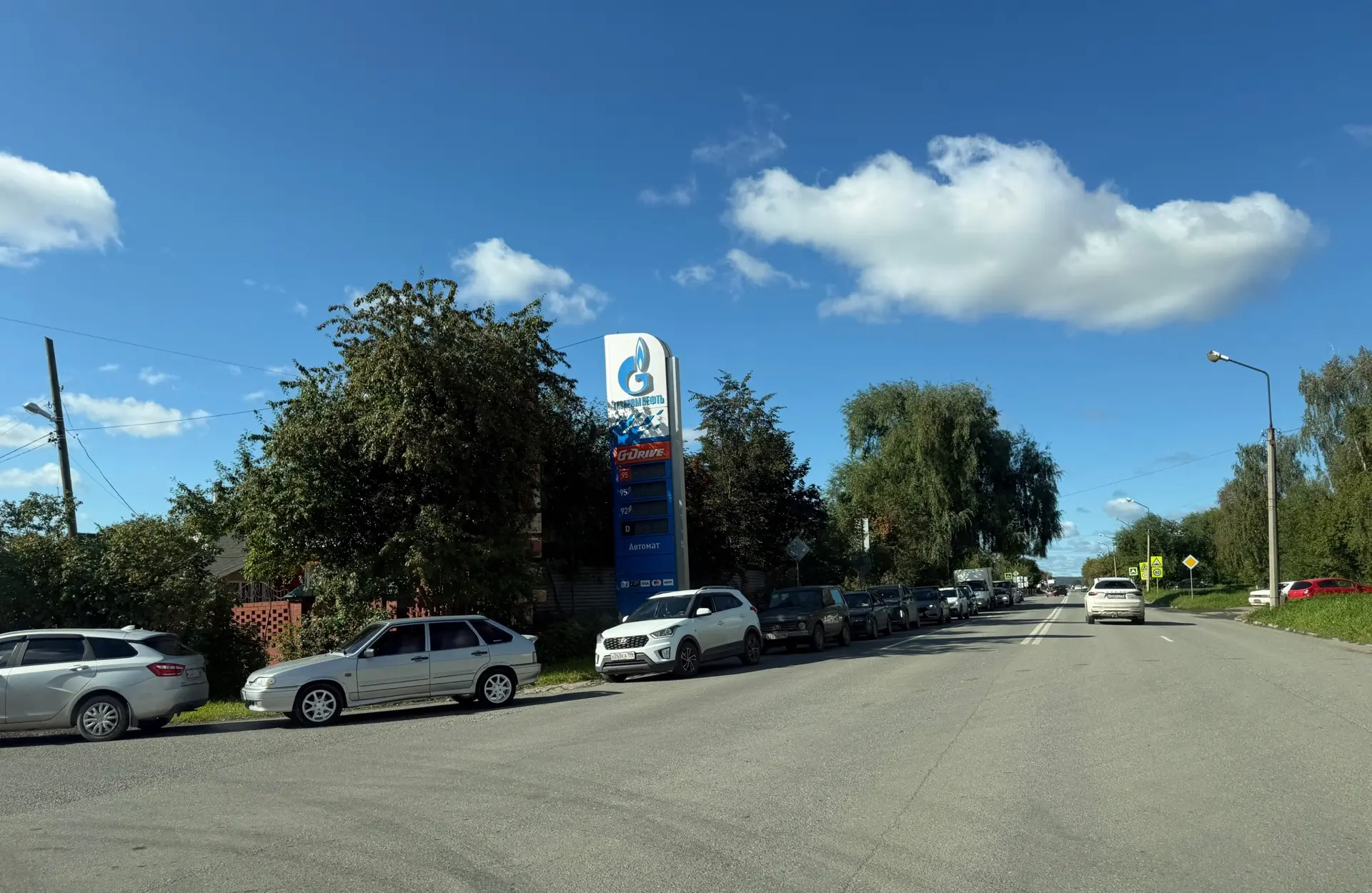 Очередь за бензином занимает чуть больше часа времени. 95го нет в наличии