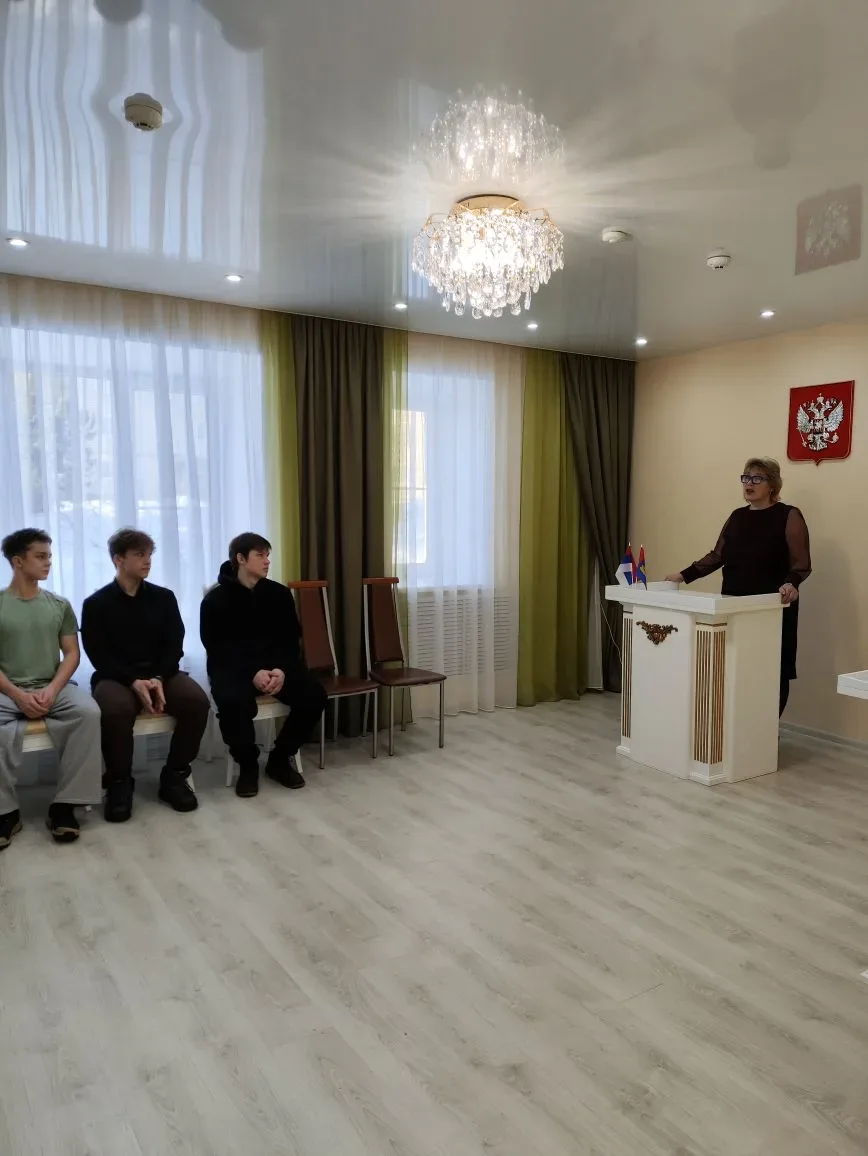 Экскурсия 10 класса в ЗАГС стала настоящим открытием! Ребята узнали, что ЗАГС — это не ...