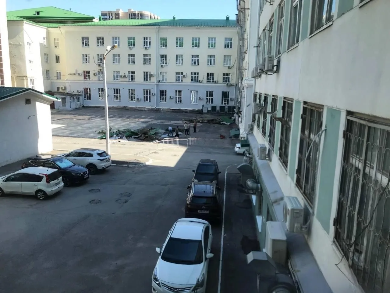 😱 У здания ДГТУ во время урагана сорвало около 300 квадратных метров кровли главного корпуса 

Об э