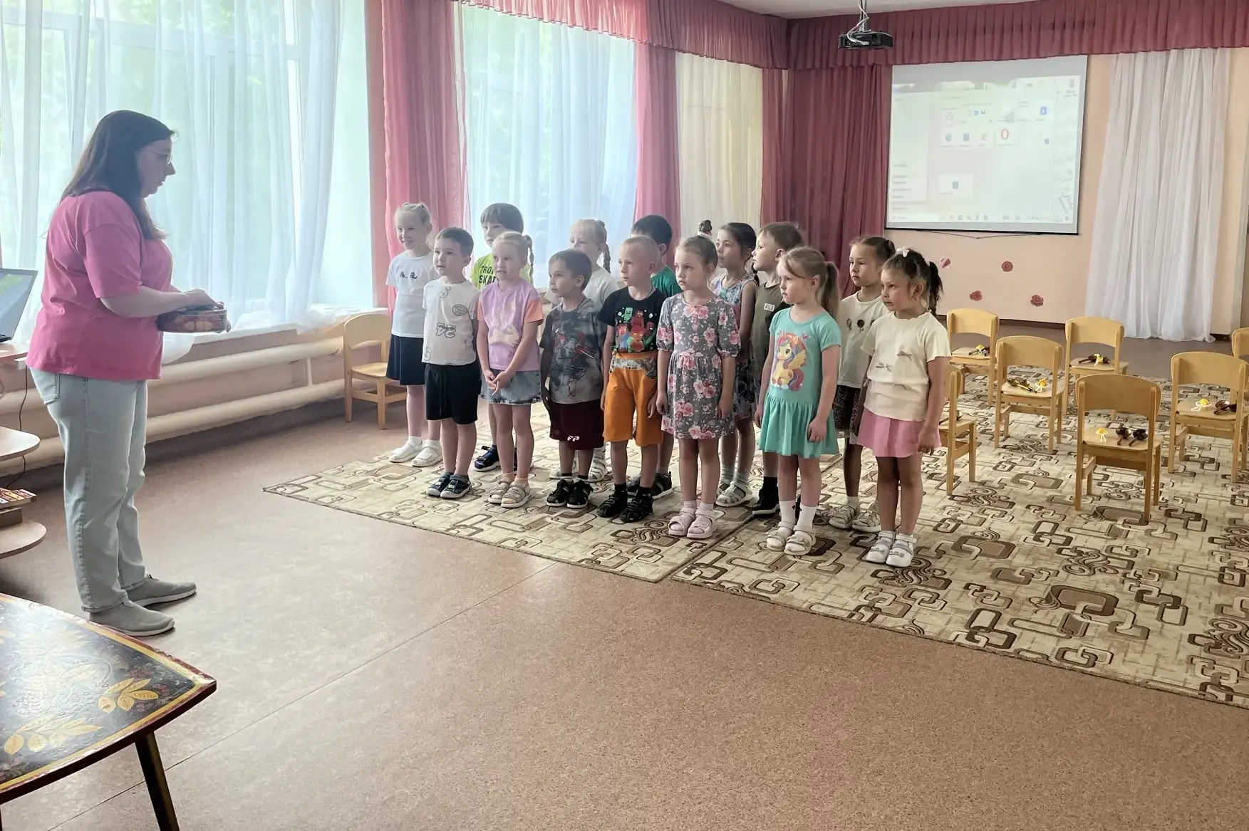 В старшей группе прошло открытое занятие по экспериментированию «Удивительная соль»!