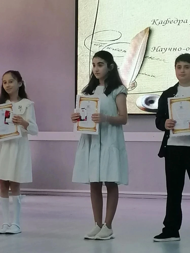 Ульбашева Саида, обучающаяся 5"Г"класса, стала победителем конкурса  чтецов  "Полиязычный Александр 