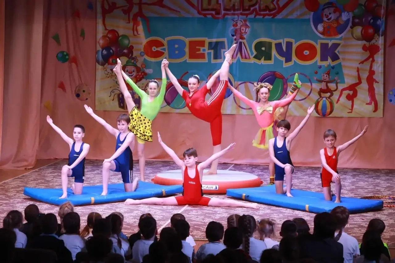 Цирк! Цирк! Цирк! 🎪    13, 16 и 17 марта на школьной сцене состоялись представления детской цирковой