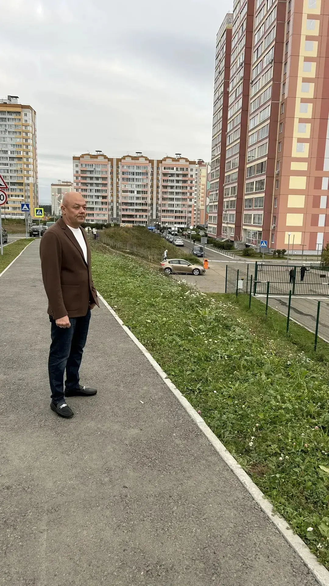 🕢 Рабочий день начал в Южных Воротах. По предложению жителей и руководства школы вдоль...