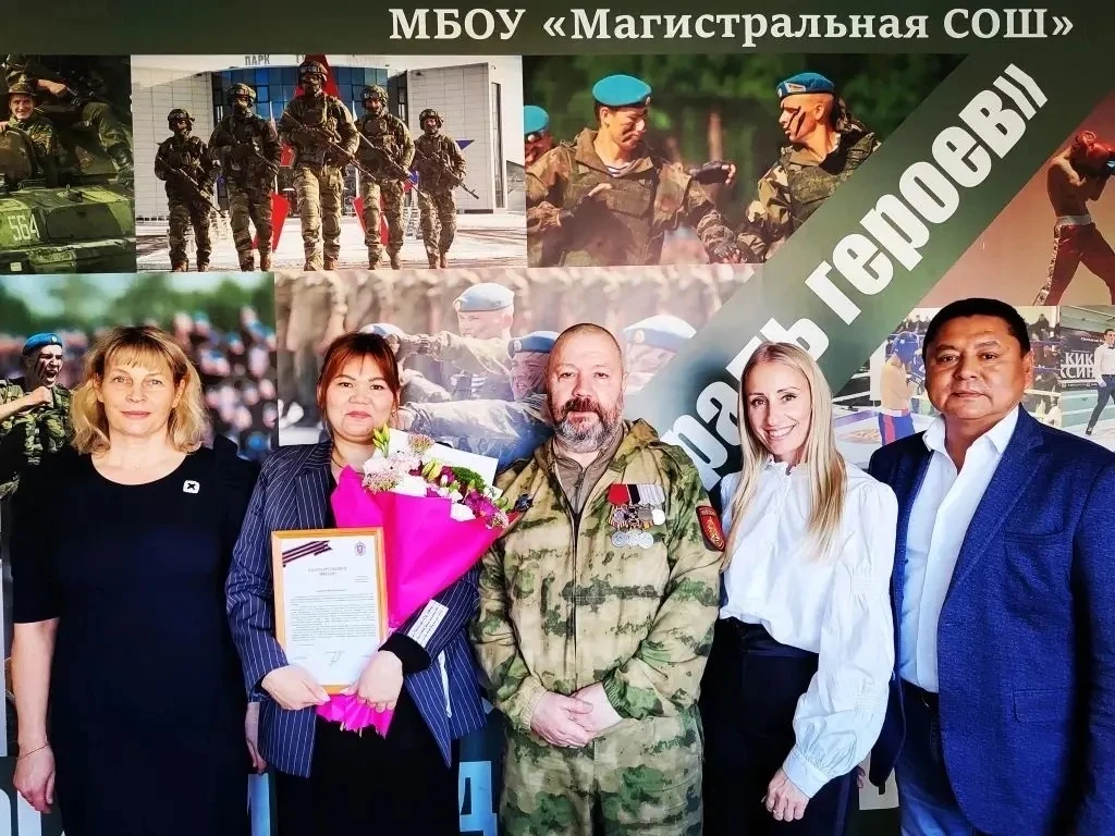 🎖️ Важное событие на школьном построении!