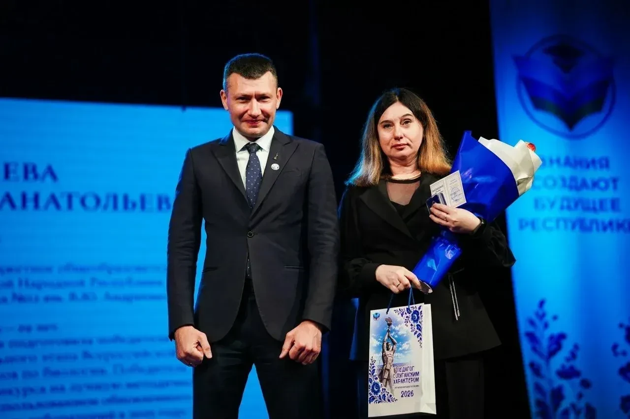 🎖️ ТРИУМФ И ГОРДОСТЬ РОВЕНЬКОВСКОЙ ШКОЛЫ №12: ОКСАНЕ АНАТОЛЬЕВНЕ ВАНДЫШЕВОЙ ВРУЧЕН ЗНА...