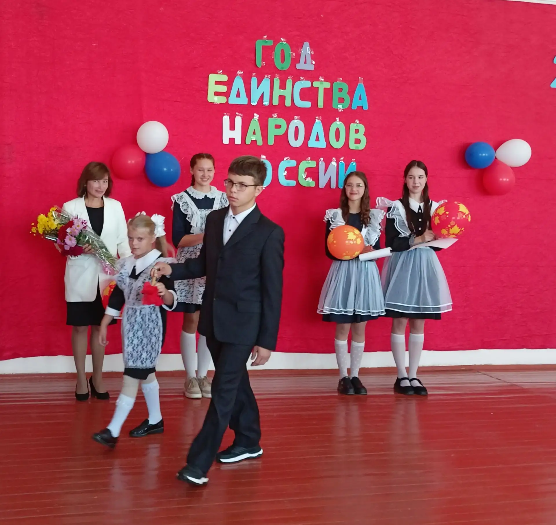 Сегодня на празднике Первого звонка дали старт новому  учебному году!