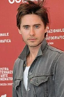 Актёра и фронтмена группы 30 Seconds to Mars Джареда Лето обвинили в сексуальных домогательствах к н