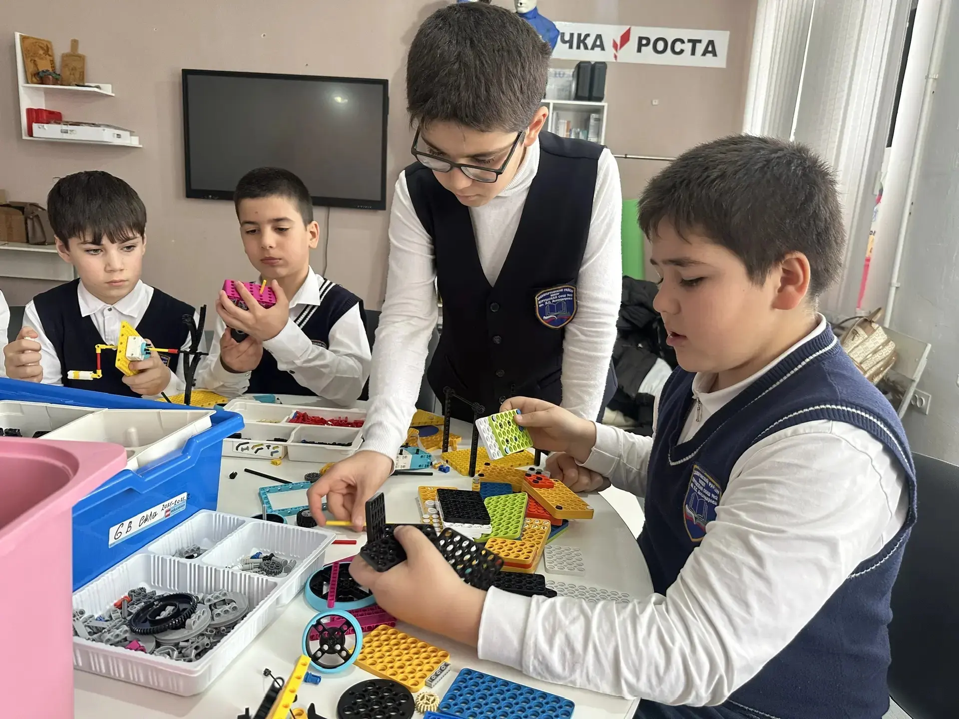 🛠 В центре «Точка роста» прошёл увлекательный урок труда на тему «Изобретаем новое»!    Ученики погр