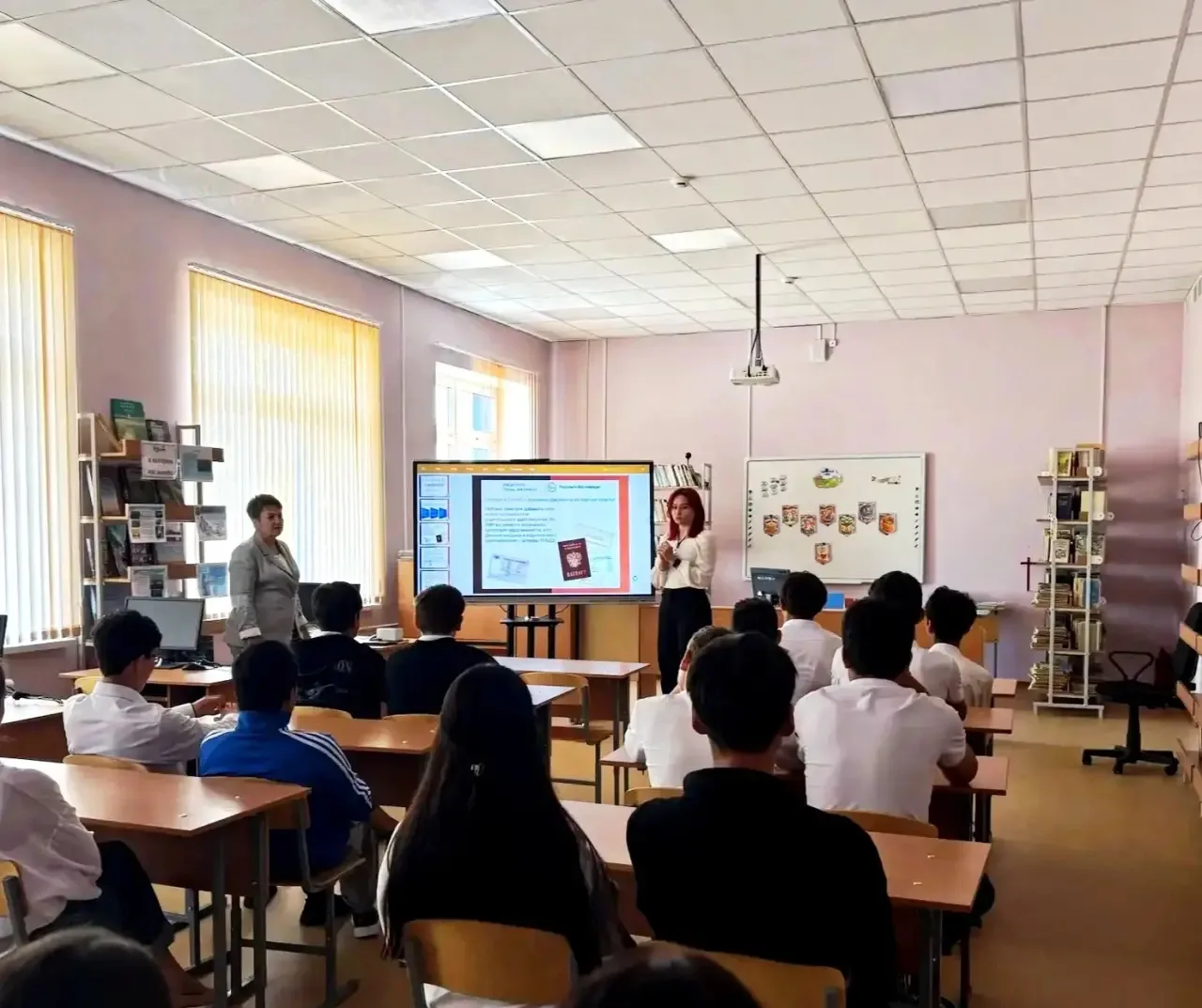 14.05.2026 года сотрудники МФЦ - Сидельник О.Н. и Никитина Е.В. провели  открытый урок ...