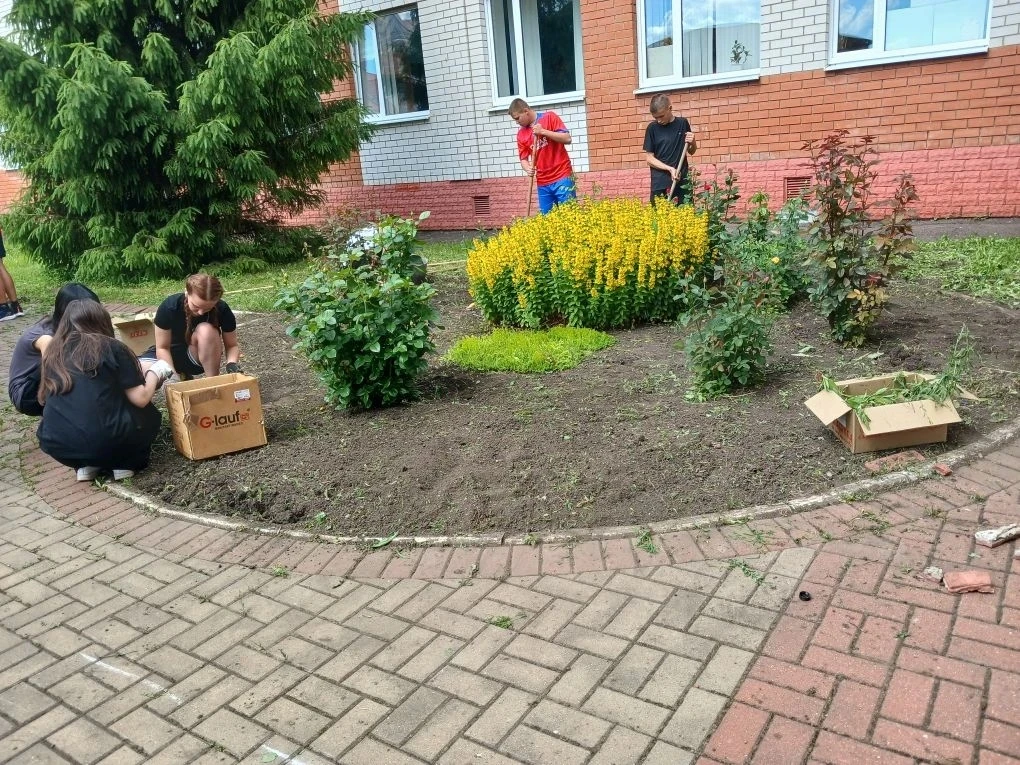👍Летние трудовые будни в самом разгаре. Ребята из лагеря труда и отдыха "Луч" ежедневно доказывают,