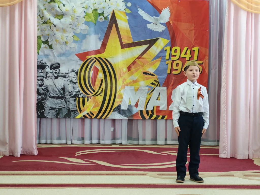 Сегодня в нашем детском саду прошёл конкурс чтецов, посвященный  81 - ой годовщине праз...
