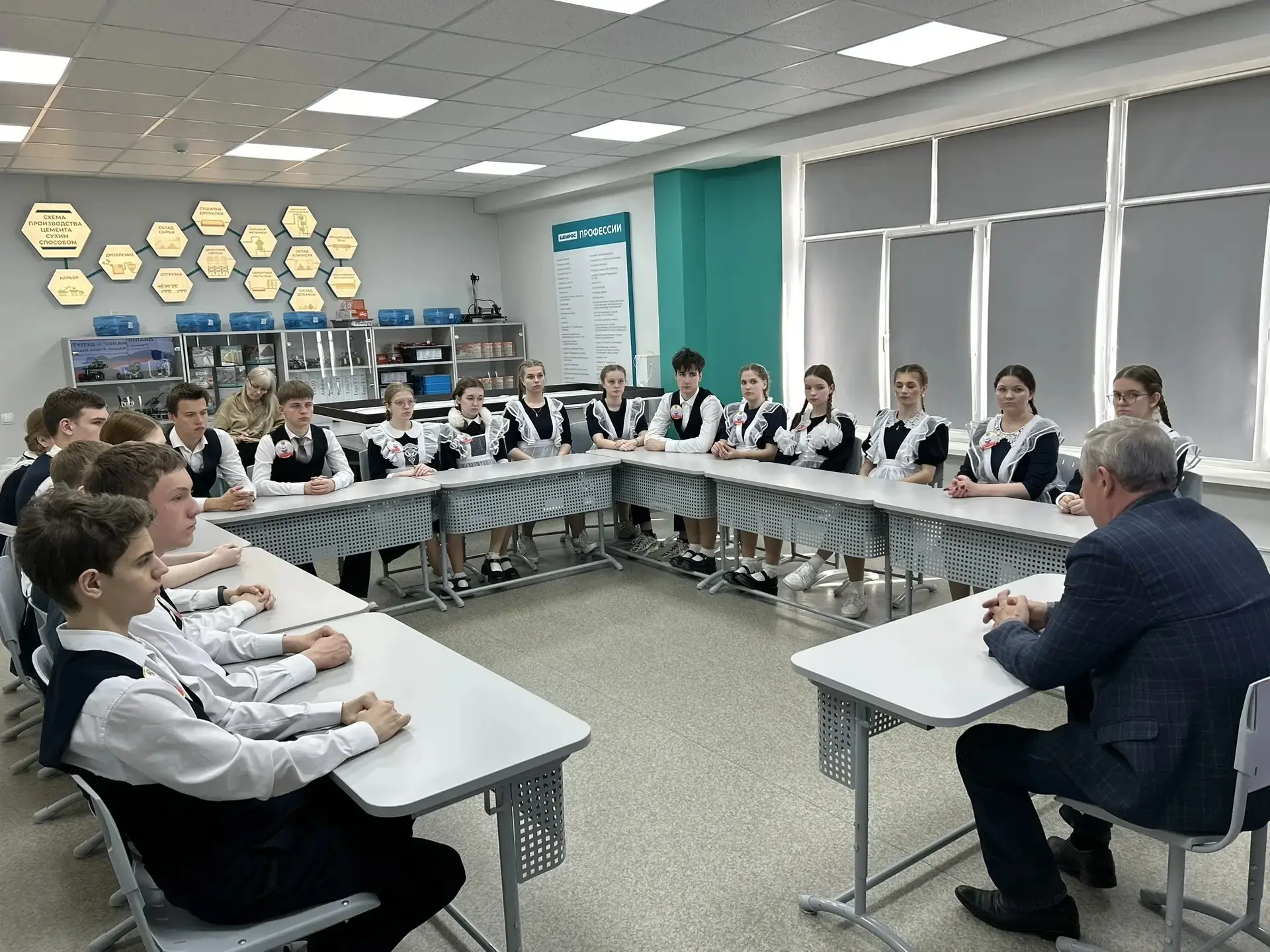 В преддверии Дня местного самоуправления, который отмечается в России 21 апреля, в школе состоялись 