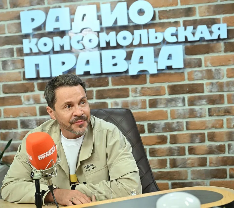Актер Павел Деревянко побывал в студии @radiokp. Вот лишь часть интересных моментов:

▪️О гламуре

Я