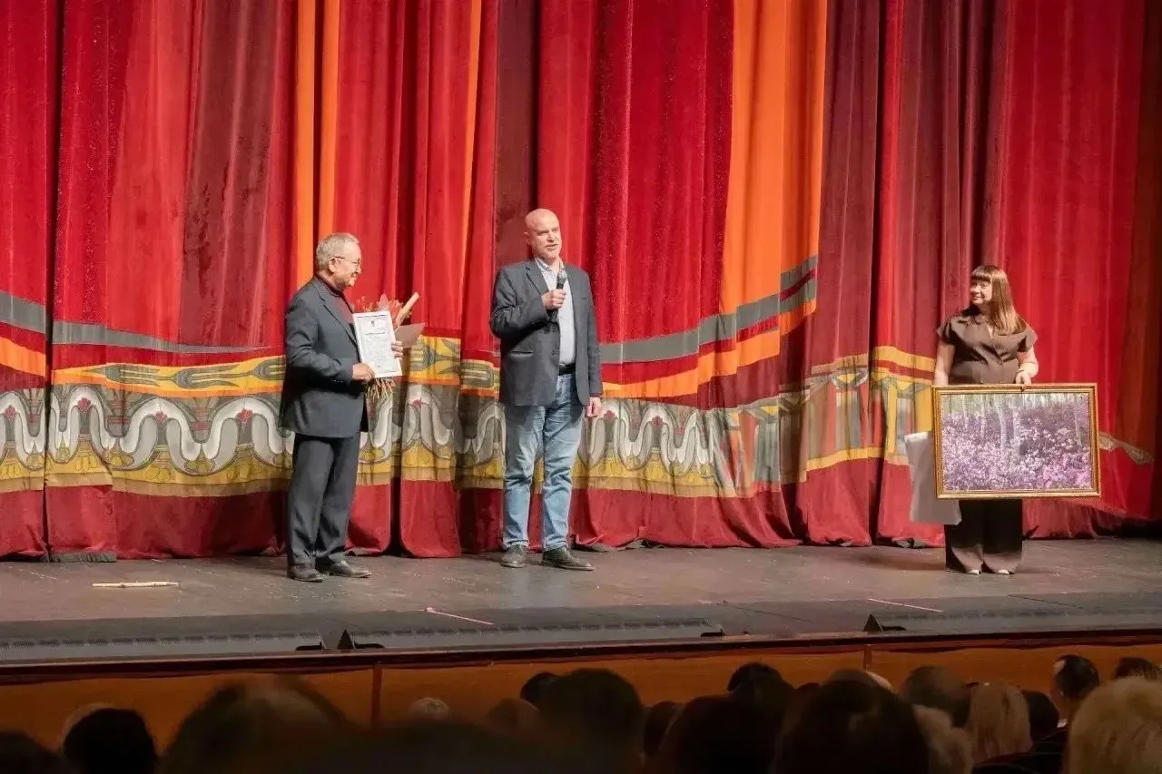 🎭Актёры краевого драматического театра «Забайкальской кадрилью» покорили зрителей из Хабаровского кр