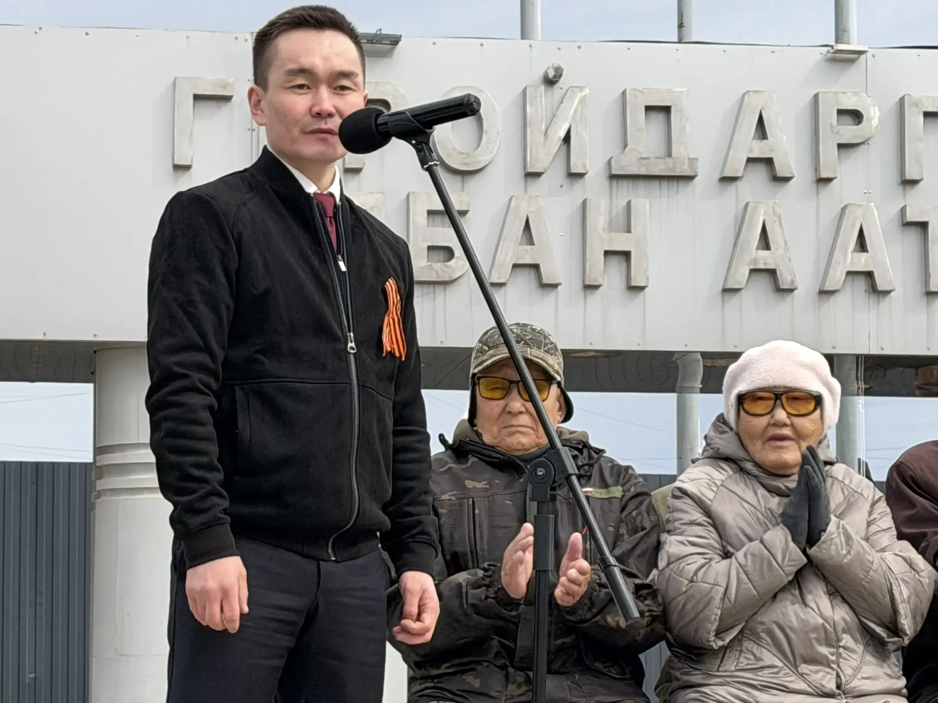УЛУУ КЫАЙЫЫ КҮНЭ МАЙАҔА  Улуу Кыайыы 81 сылын бэлиэтиир тэрээһин Майа сэлиэнньэтигэр Кыайыы Монумены