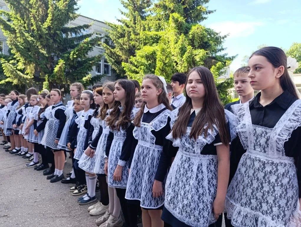 🔔 Ещё один учебный год — всё.  Со своими победами, волнением перед контрольными, школьными концертам