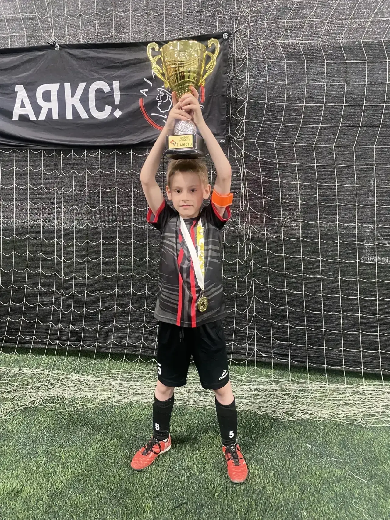 🎉 Длинные праздничные выходные прошли с пользой!  🏅 Ученик 1 «Г» класса Самохвалов Илья в составе ко