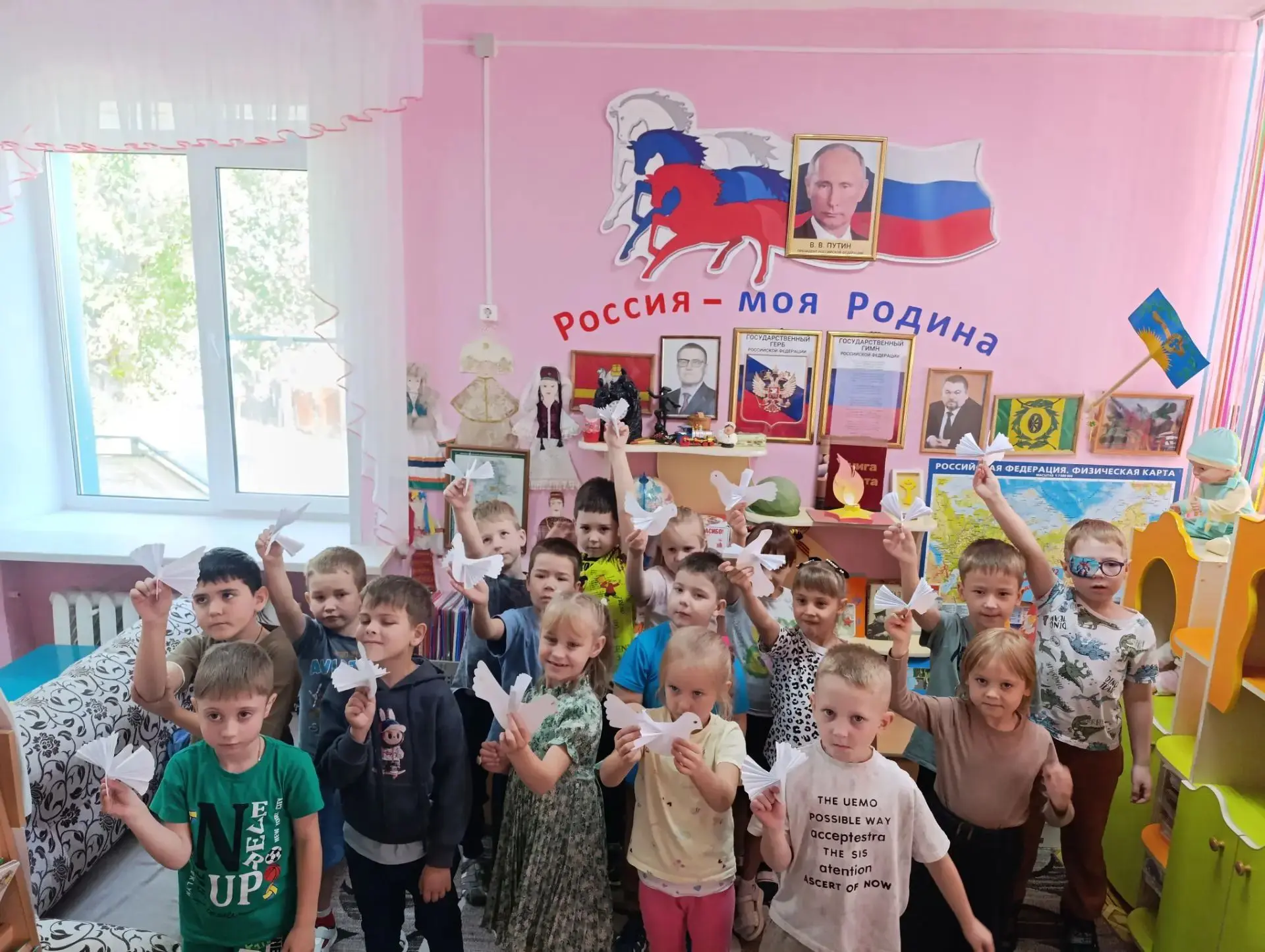 Белый голубь — символ мира и надежды!