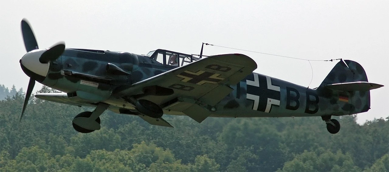 Мессершмитт Bf.109 (нем. Messerschmitt Bf.109, традиционное для СССР написание Ме-109) ...