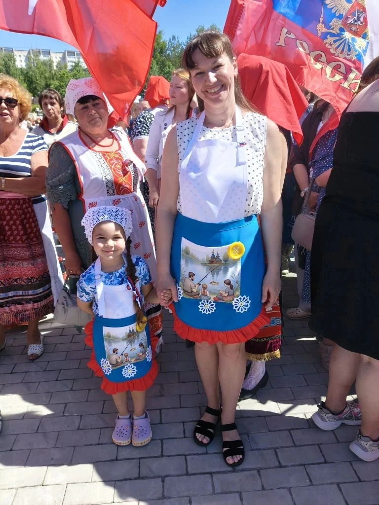 Сегодня в День России участники Всероссийского фестиваля народного творчества «Фартук –...
