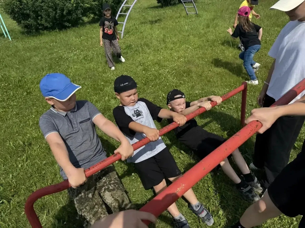 🌞Сегодня в ЛДП «БРИЗ» при Новокаишкульской школе прошёл насыщенный день. Утро началось с зарядки — 