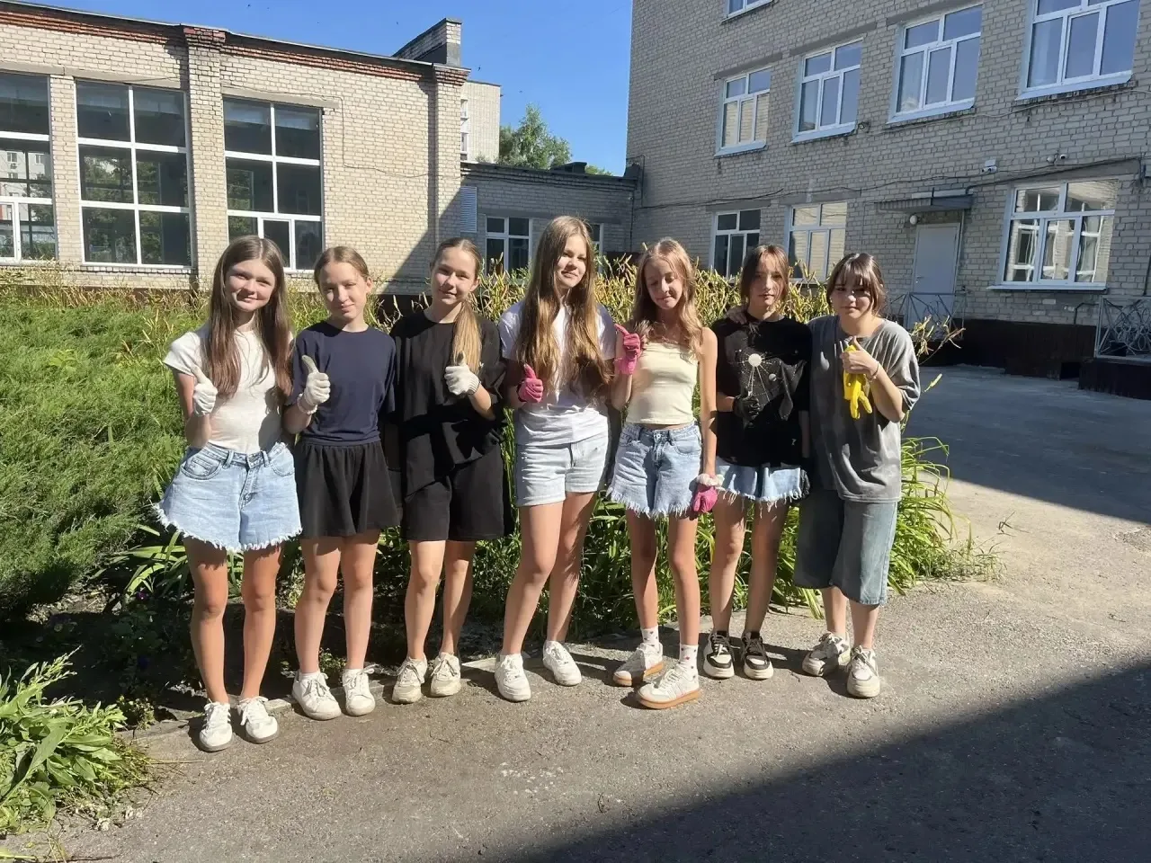 #новости@mediaproject 
☀️ ЛЕТО, СОЛНЦЕ …И ПОЛЕЗНАЯ РАБОТА! ☀️

Да-да, ребята из 7 «А» класса не толь