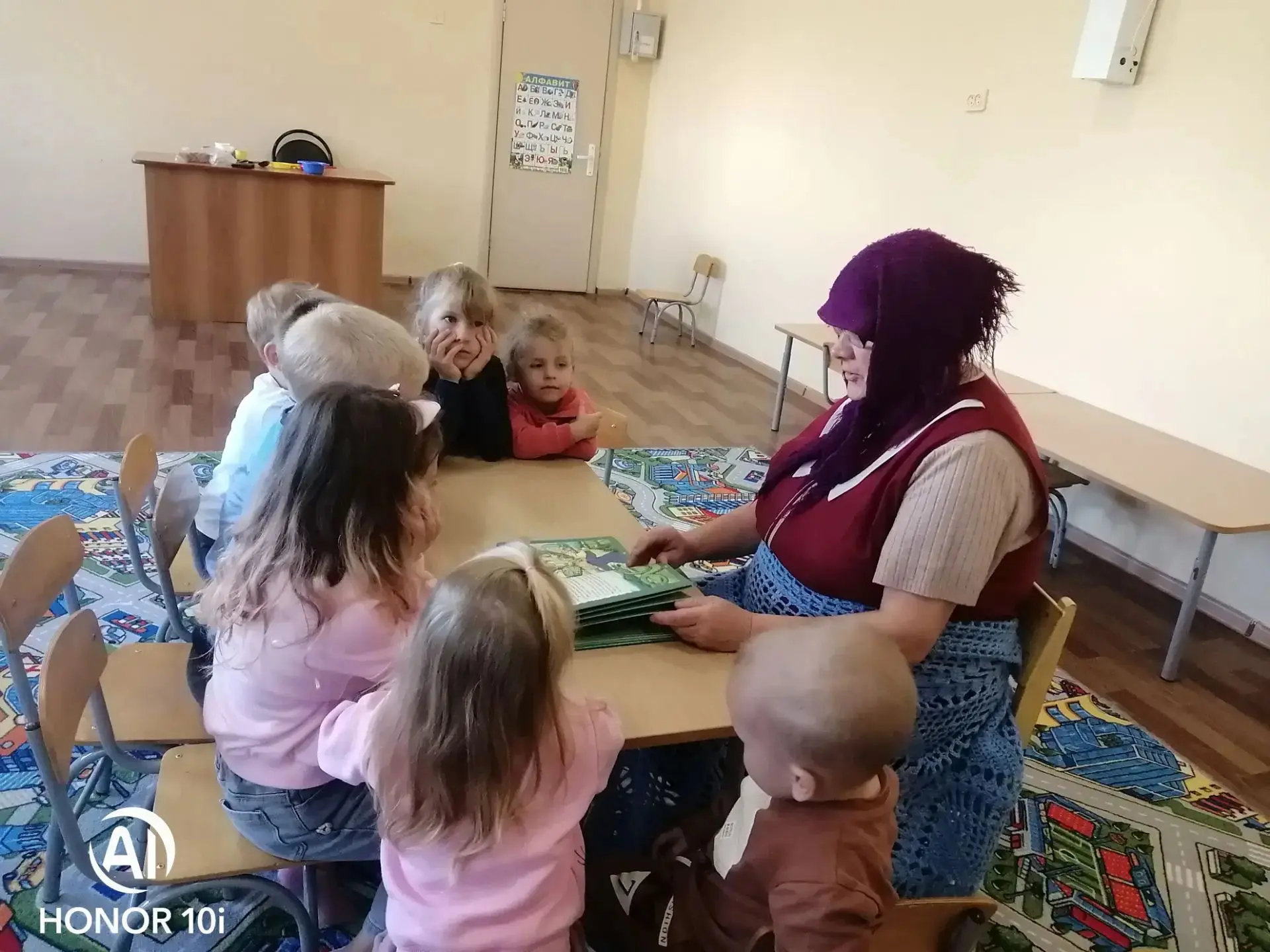 Сегодня в нашем детском саду прошёл особенный тематический день под названием "Пришла в...