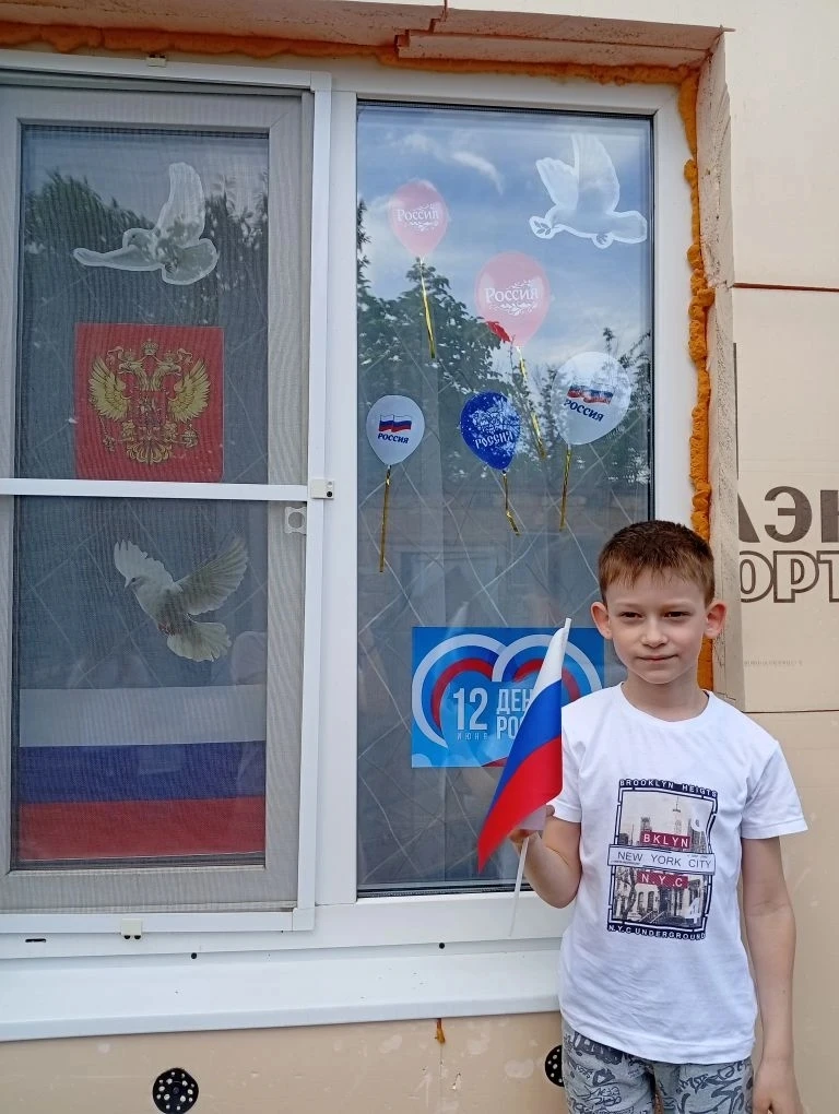 Ученики нашей школы с большим энтузиазмом и креативностью присоединились к патриотической акции «Окн
