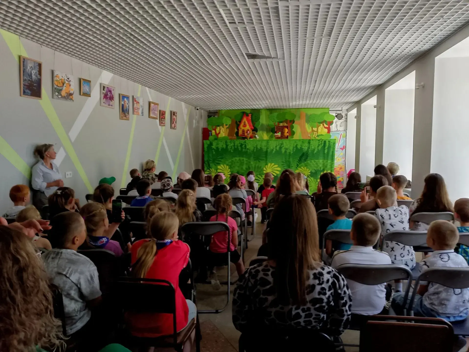 🎭 Сегодня мы побывали в селе Бирофельд со спектаклем «Золотой цыплёнок».

Нашими зрителями стали во