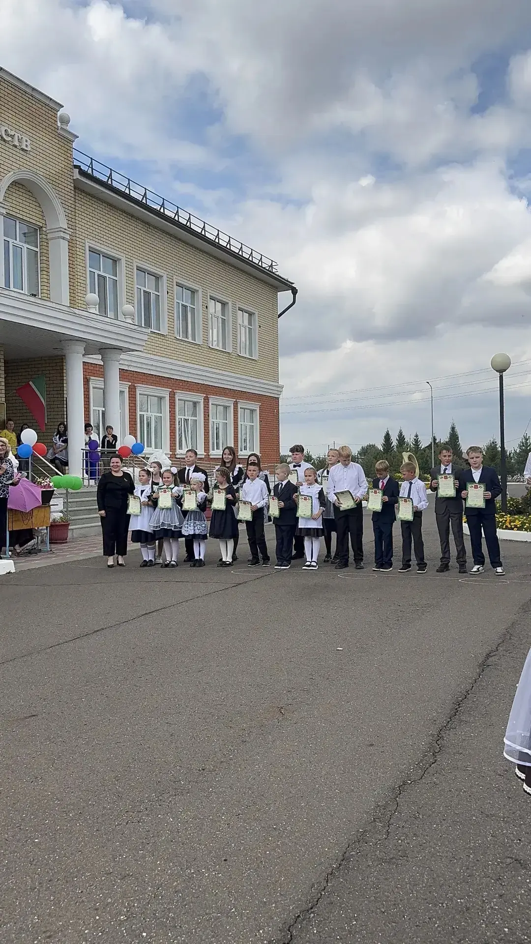 1 сентября в детской школе искусств прошла праздничная линейка, посвященная Дню Знаний....