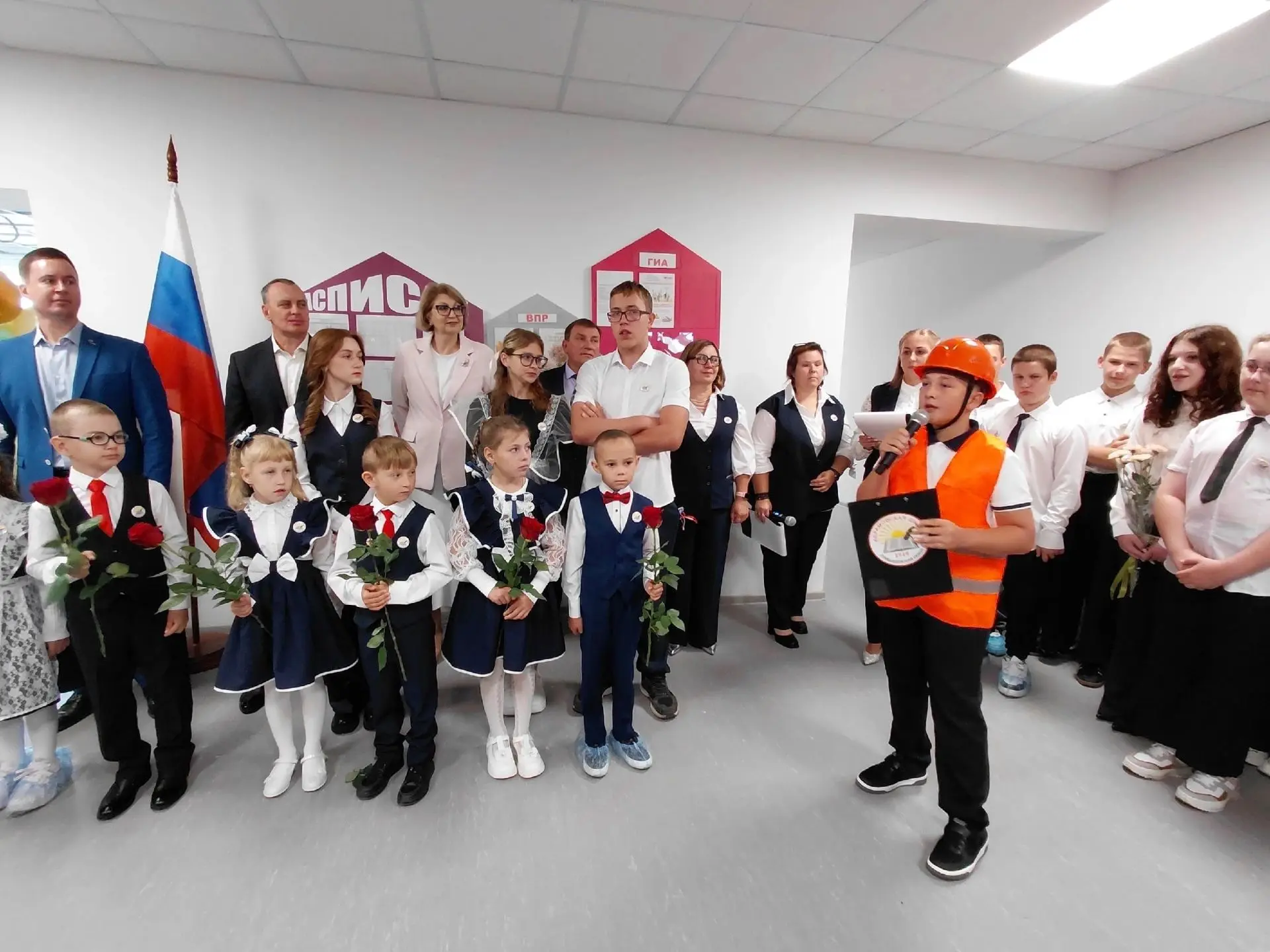 🔔 Единая Россия поздравила школьников и педагогов Новосибирской области с первым учебн...
