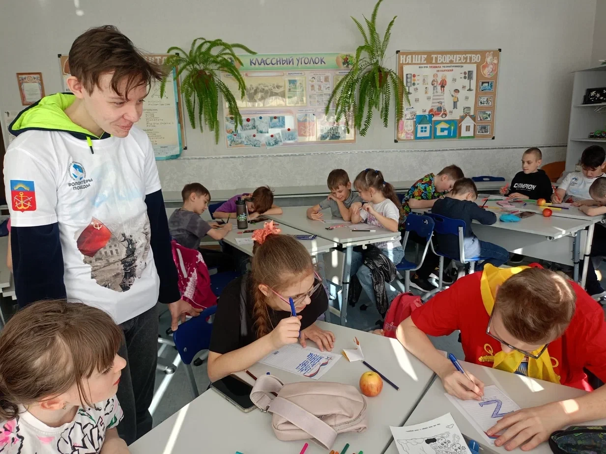 Тепло детских сердец ❤  Волонтёры Победы Мурманской области провели мероприятие для юных патриотов. 