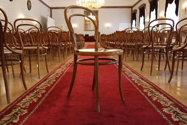 Те, кто бывал в Актовом зале Казанского университета, обратили внимание, что там стоят ...