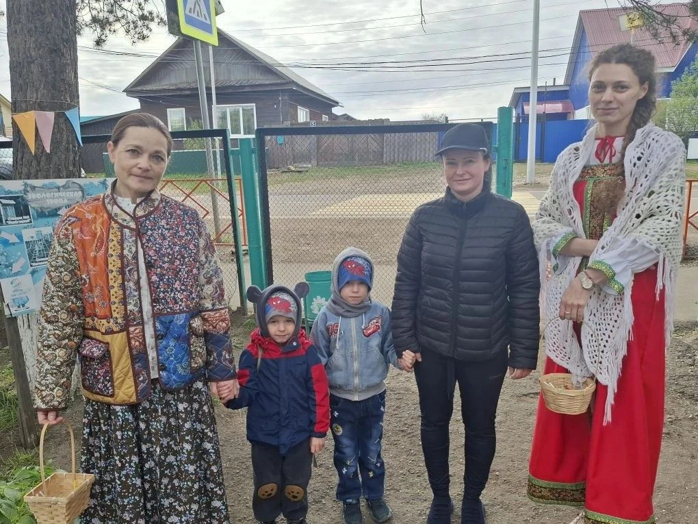 🌞 Сегодняшние утро для хранителей истории стало необычным. Облачившись в яркие русские...
