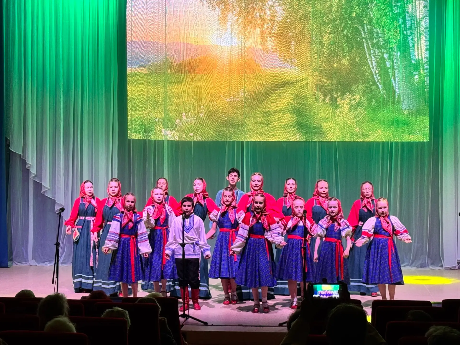 🎉 Поздравляем образцовый детский коллектив Республики Коми «Ручеёк»!

Творческий сезон завершился з
