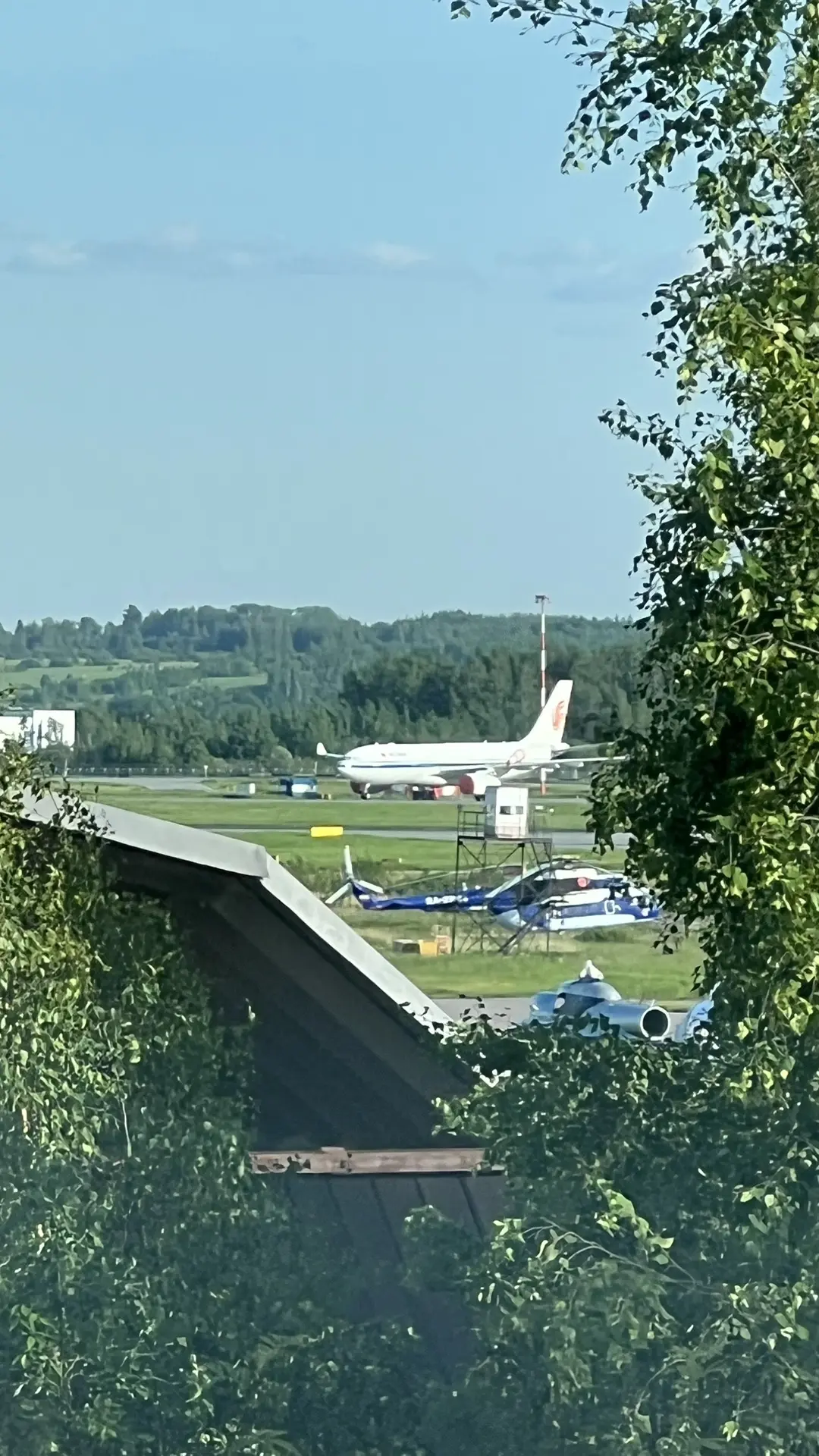 Какой вид у подруги из окна! Смотрит на мужа ❤️