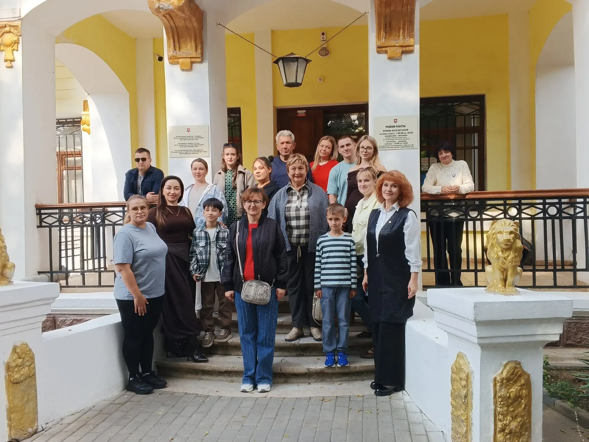 В Сакском музее краеведения и истории грязелечения провели экскурсию, приуроченную ко В...